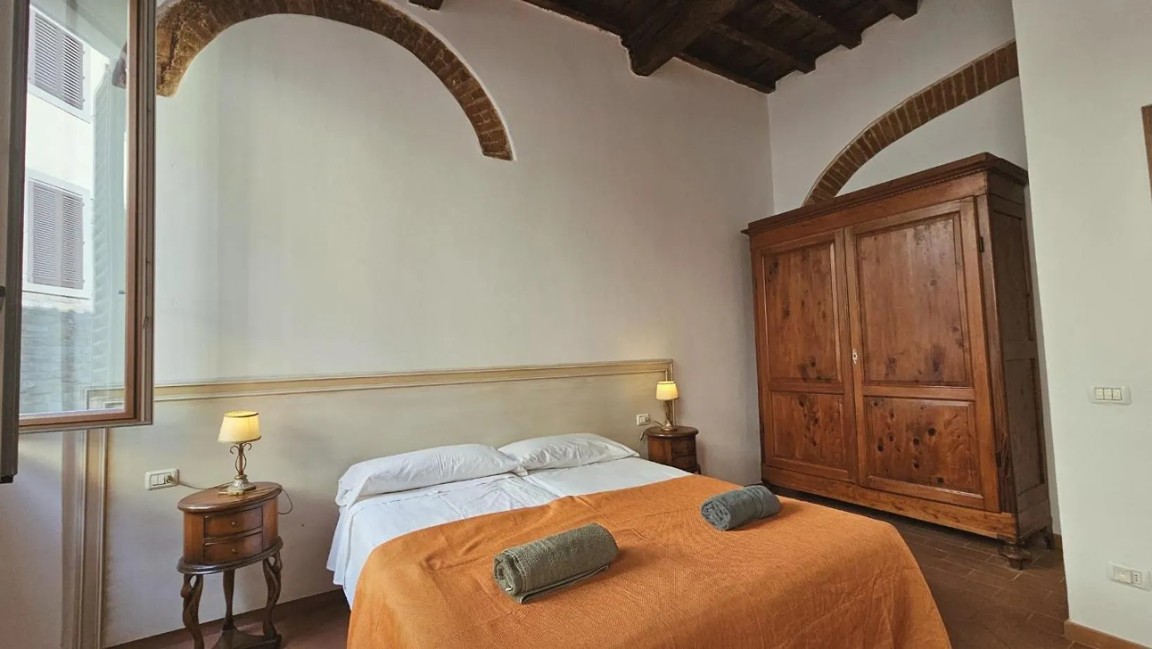 Vista Duomo, L'Esperienza Di Dormire Nella Storia Floransa Daire